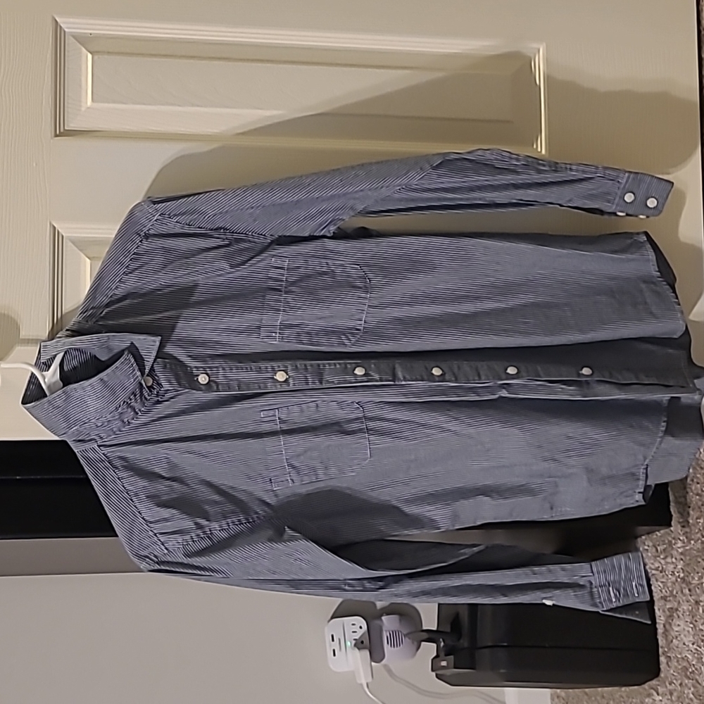 Small Men's buttonup